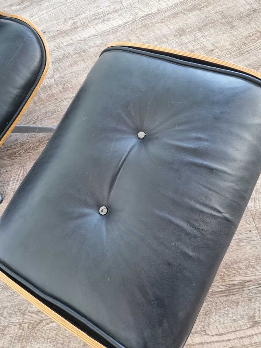Cadeirão Eames preto