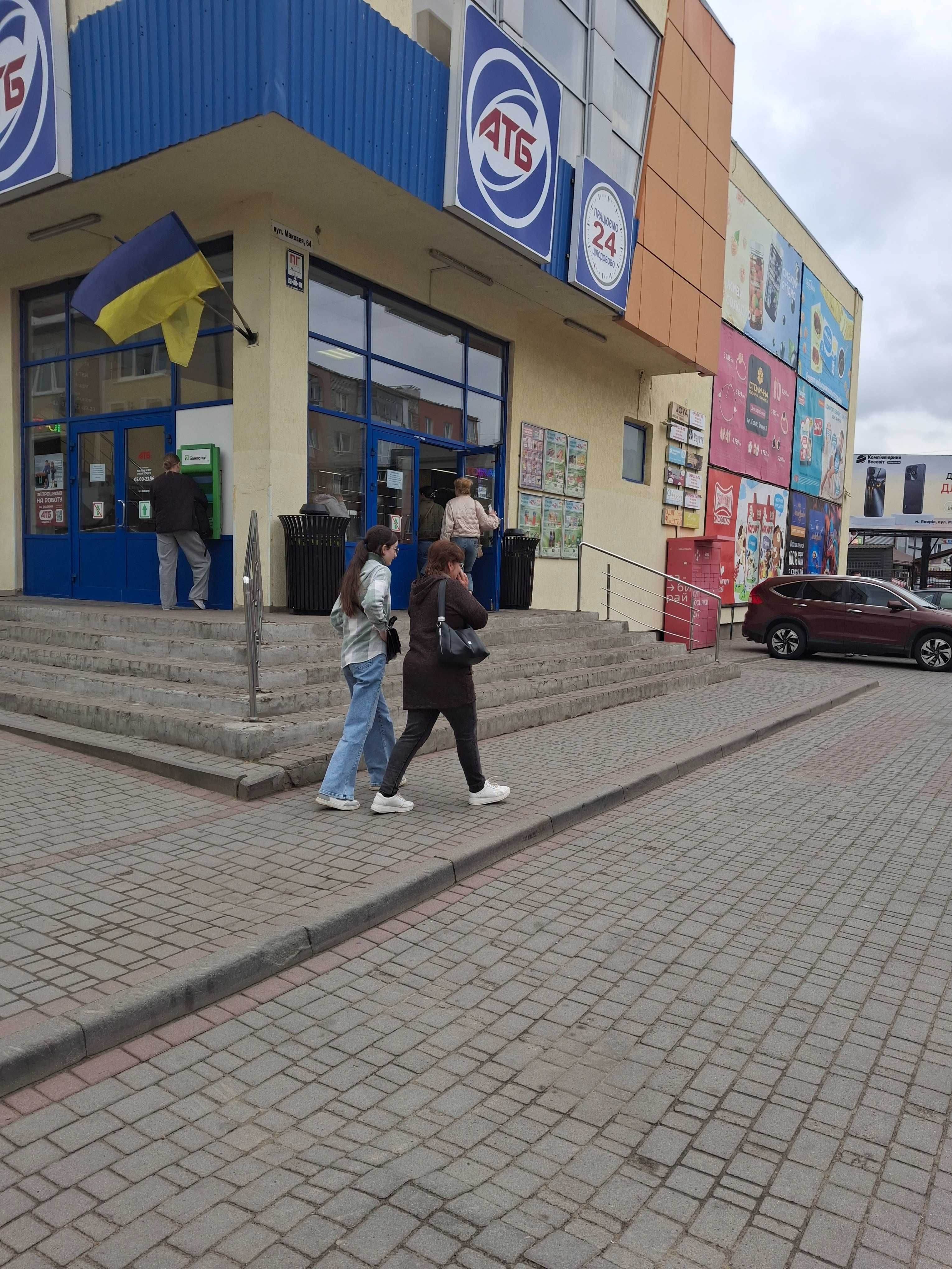 приміщення в ТЦ АТБ ЯВОРІВ, вигідна оренда, без комісії