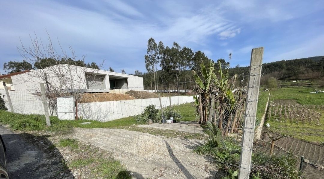 Terreno com Projeto Fajões