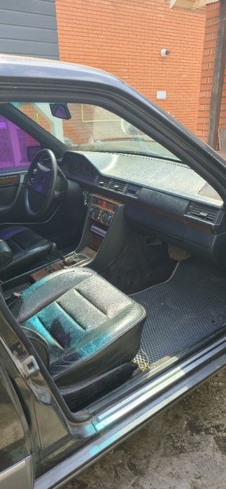 Mercedes Benz 300E