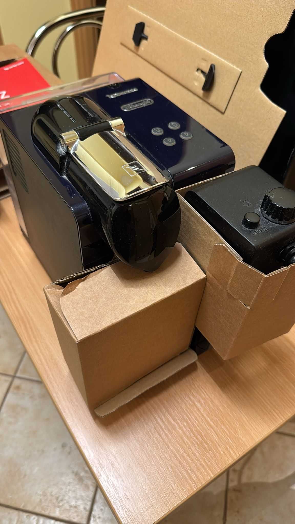 Ekspres kapsułkowy De'Longhi Nespresso Lattissima  EN520.BL
