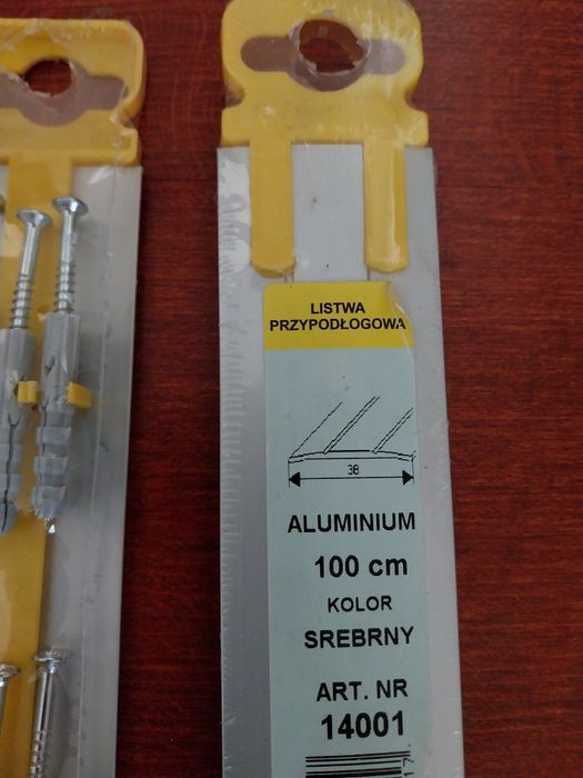 Listwy przypodłogowe aluminiowe 100 i 82 cm