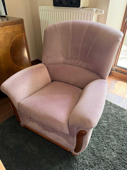Zestaw wypoczynkowy: rozkładana sofa z pojemnikiem + fotel + podnóżek