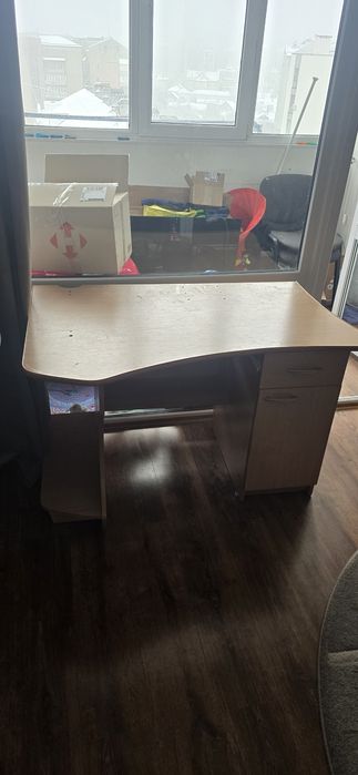 Стіл письмовий, комп'ютерний