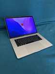 MacBook Pro 15” 2016 i7 2.7GHz/16GB RAM/500GB SSD/Radeon Pro 455 1,5Gb