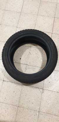 2 pneus Goodyear 225/45 R17 para neve