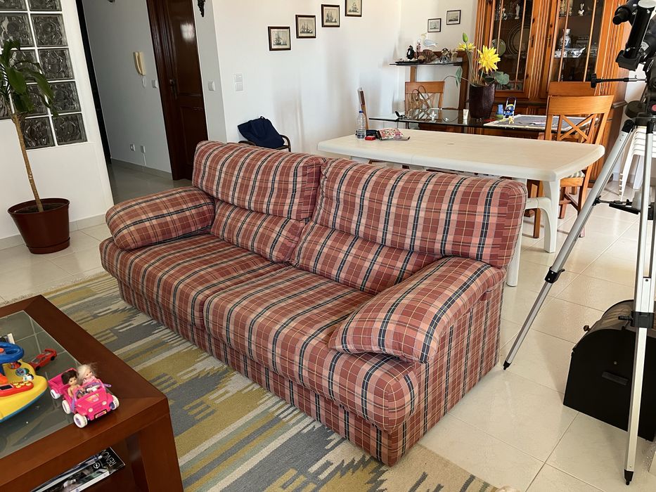 Sofá de três lugares