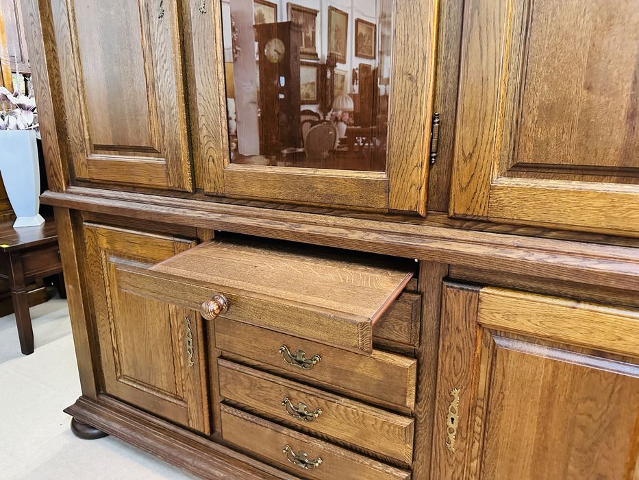 Bajkowy i stylowy kredens dębowy z podswietlanym barkiem :)