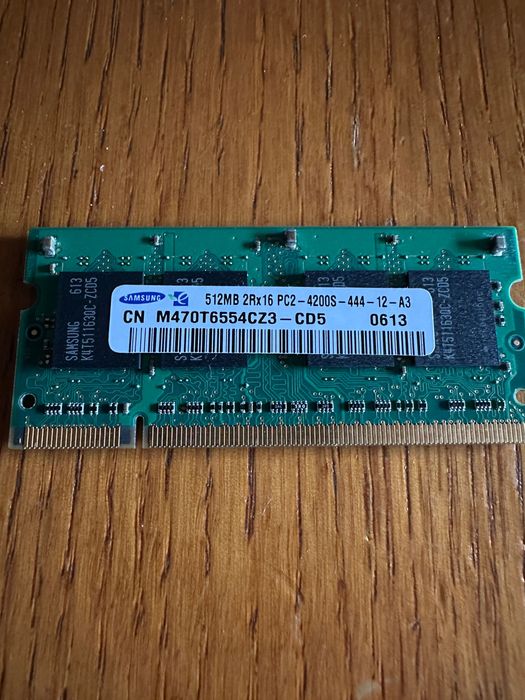 Samsung SODIMM (portátil) 1Gb (2x512Mb) PC2-4200S 2Rx16