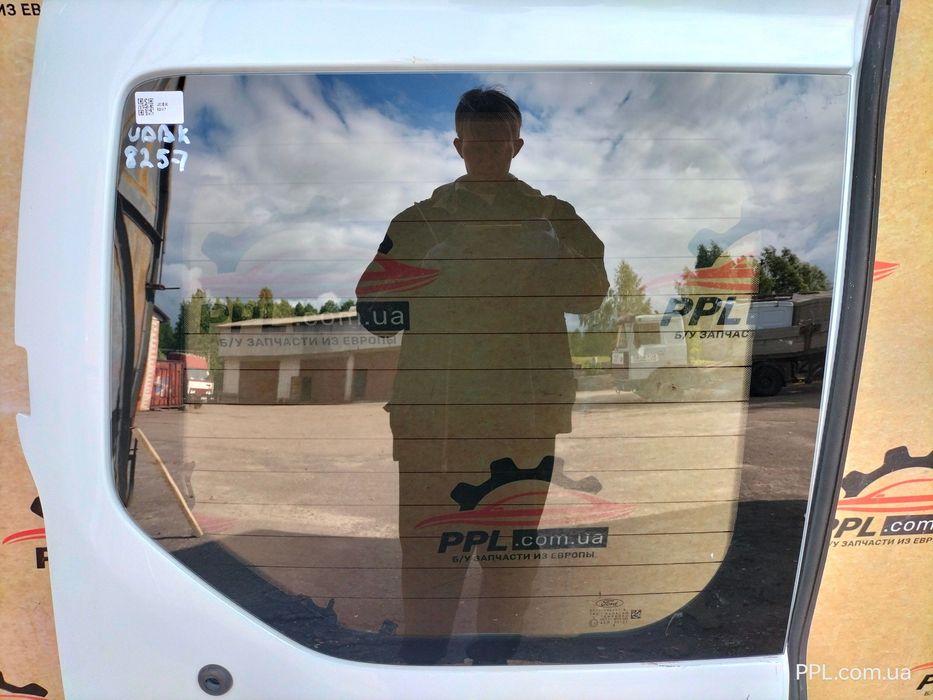 Ford Transit Tourneo Connect Mk2 13-21 Стекло двери левое заднее