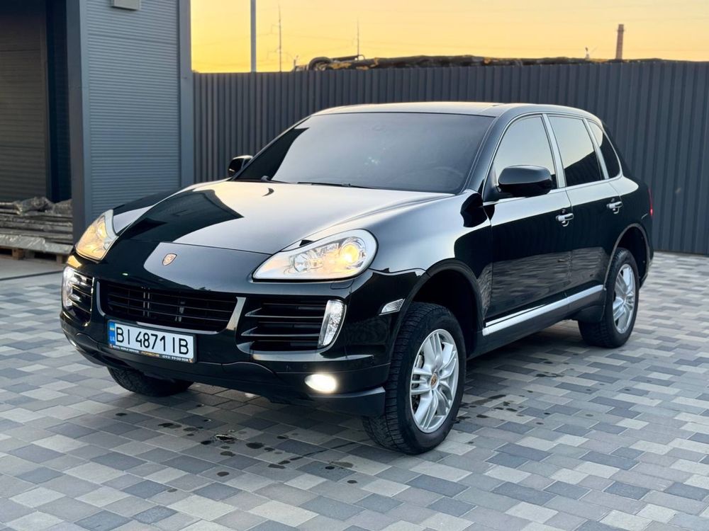 У продажу Porshe Cayenne в гарному стані!