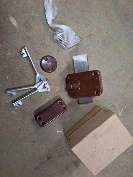 Nowy zamek do drzwi stara produkcja