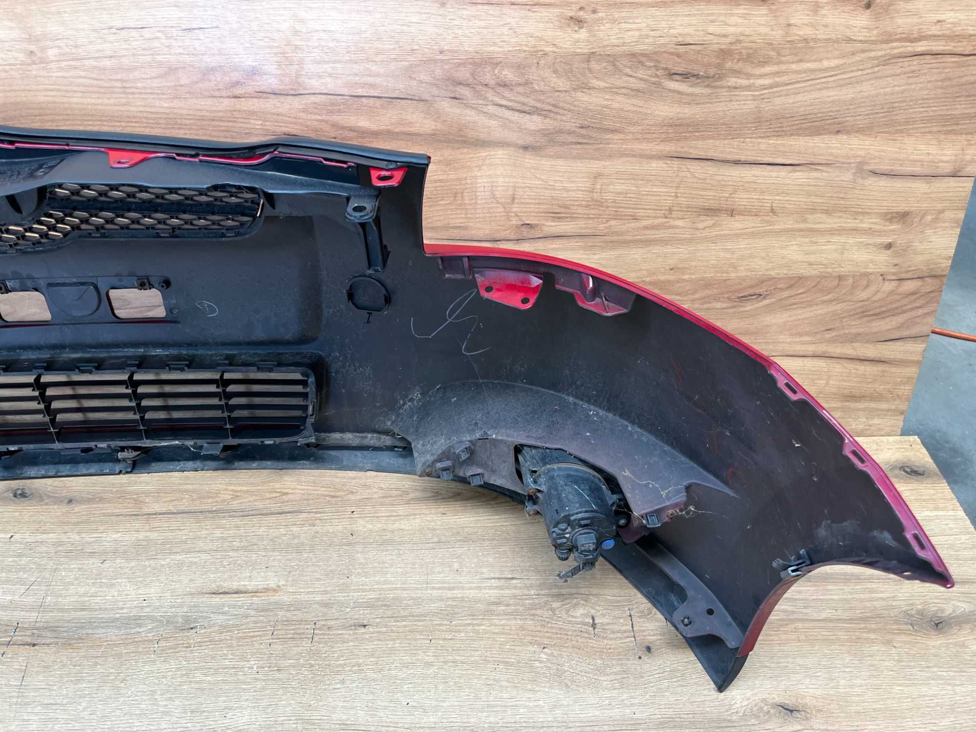 Zderzak przedni Toyota Auris kolor 3j6