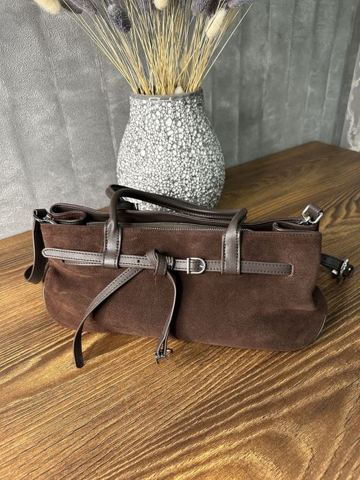 Замшева сумка коричневого кольору