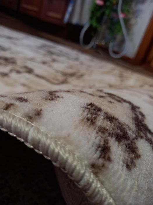 Продам ковровую дорожку на резиновой основе