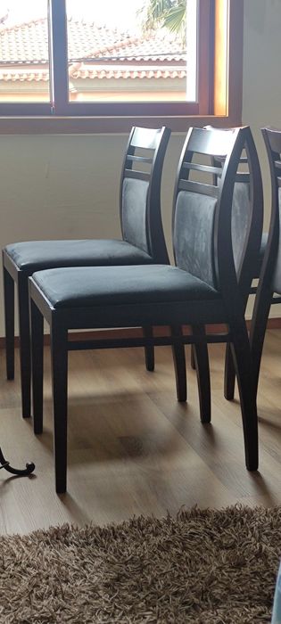 Vendo 4 cadeiras preto) castanho preço total