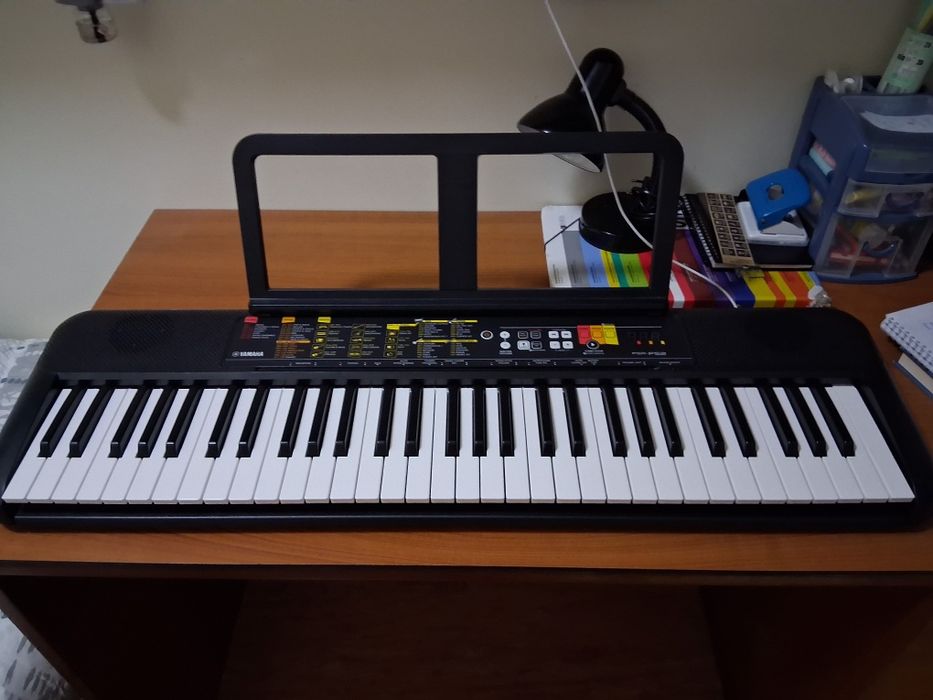 Teclado Yamaha F52
