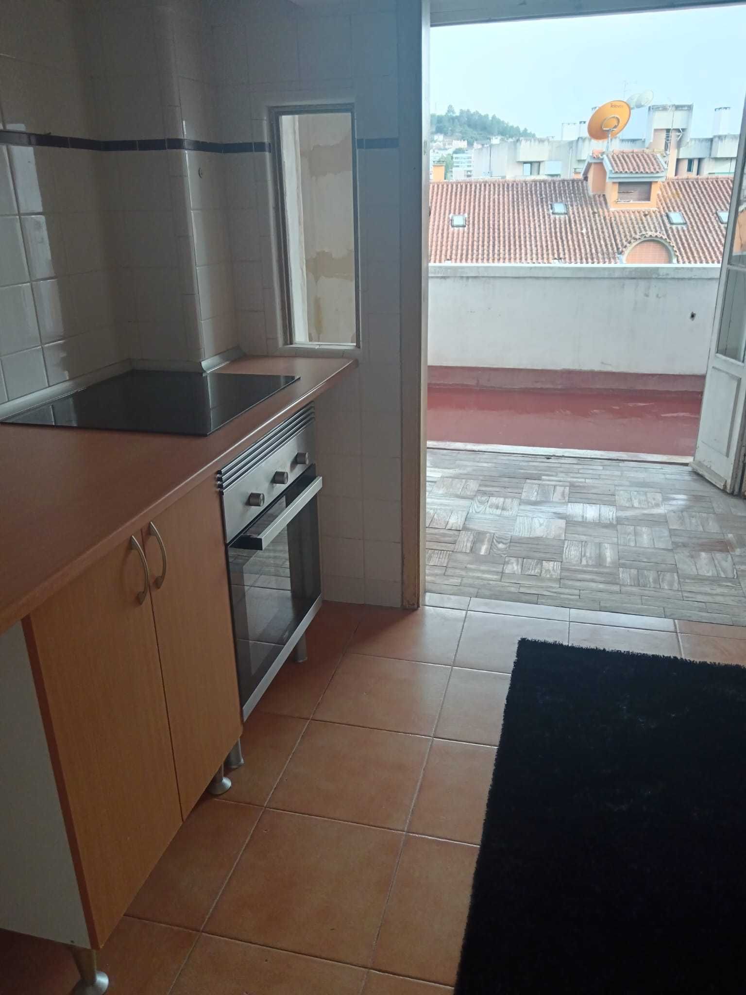 Arrenda se T3 €870,00 Coimbrashopping Polo II