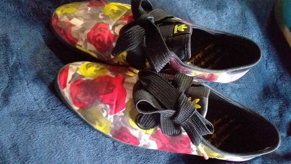 Sapatos/tenis ADIDAS n 40 em ótimo estado