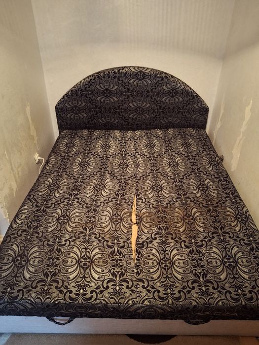 Ліжко старе з підйомом