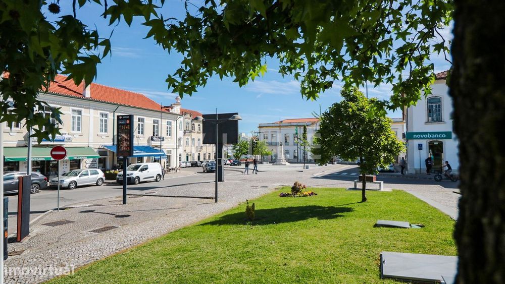 Prédio para remodelação no centro de Anadia