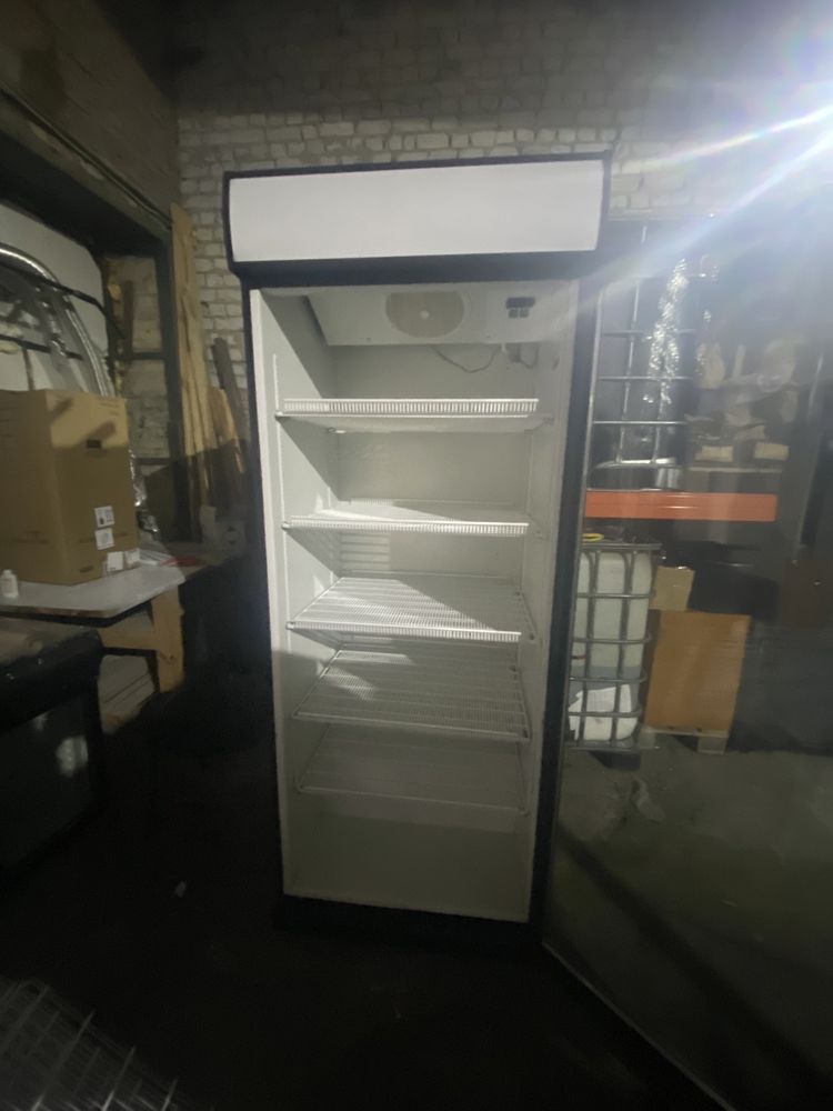 Однодверный холодильник. Холодильный шкаф