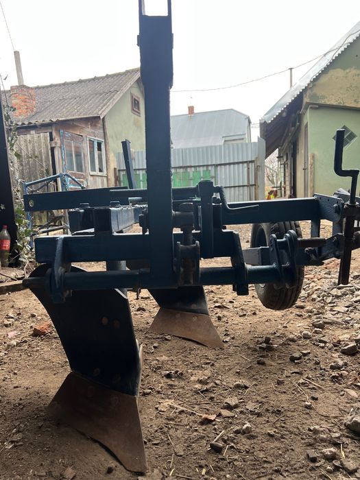 Продається плуг 2 по 30