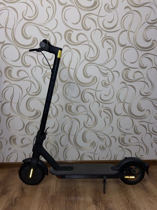 Електросамокат Mi Electric Scooter Essential
