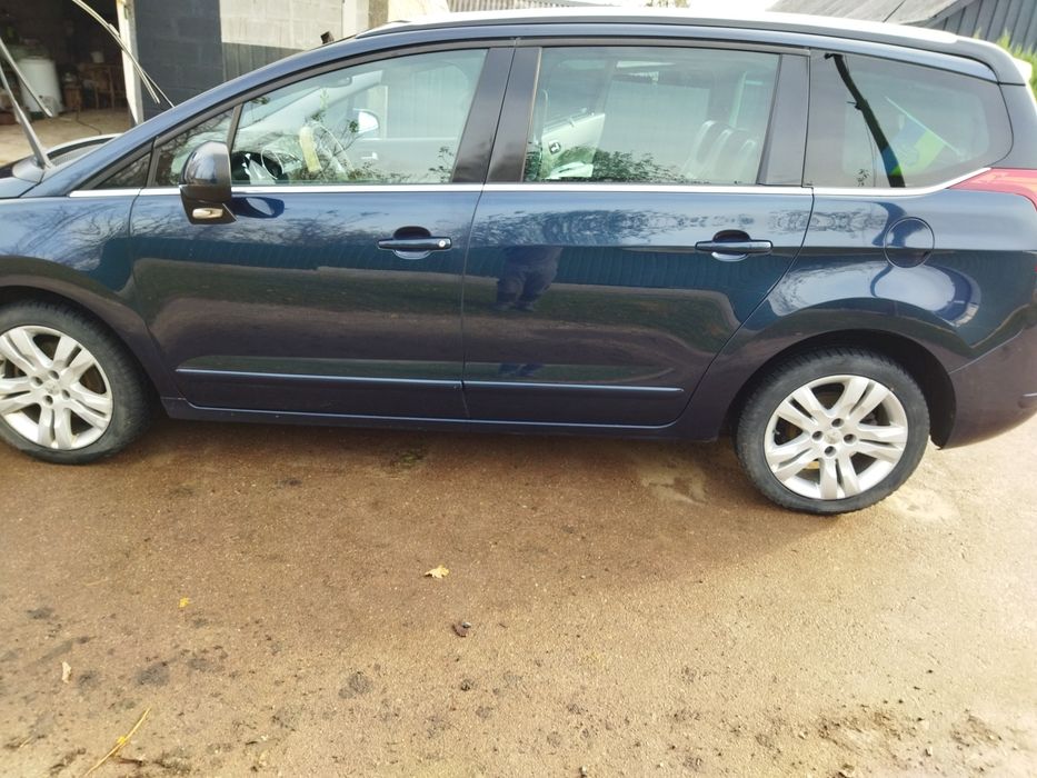 Продам авто Пежо 5008