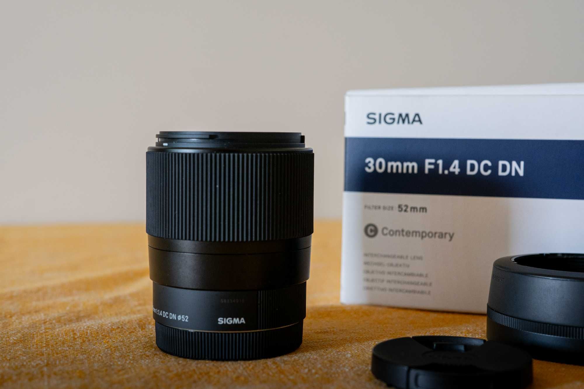BUNDLE Sony a6400 e SIGMA 30mm f/1.4 para Vídeo e Fotografia