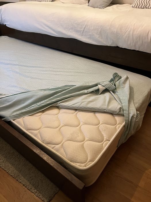 Cama dupla em madeira maciça de 90x190 cm