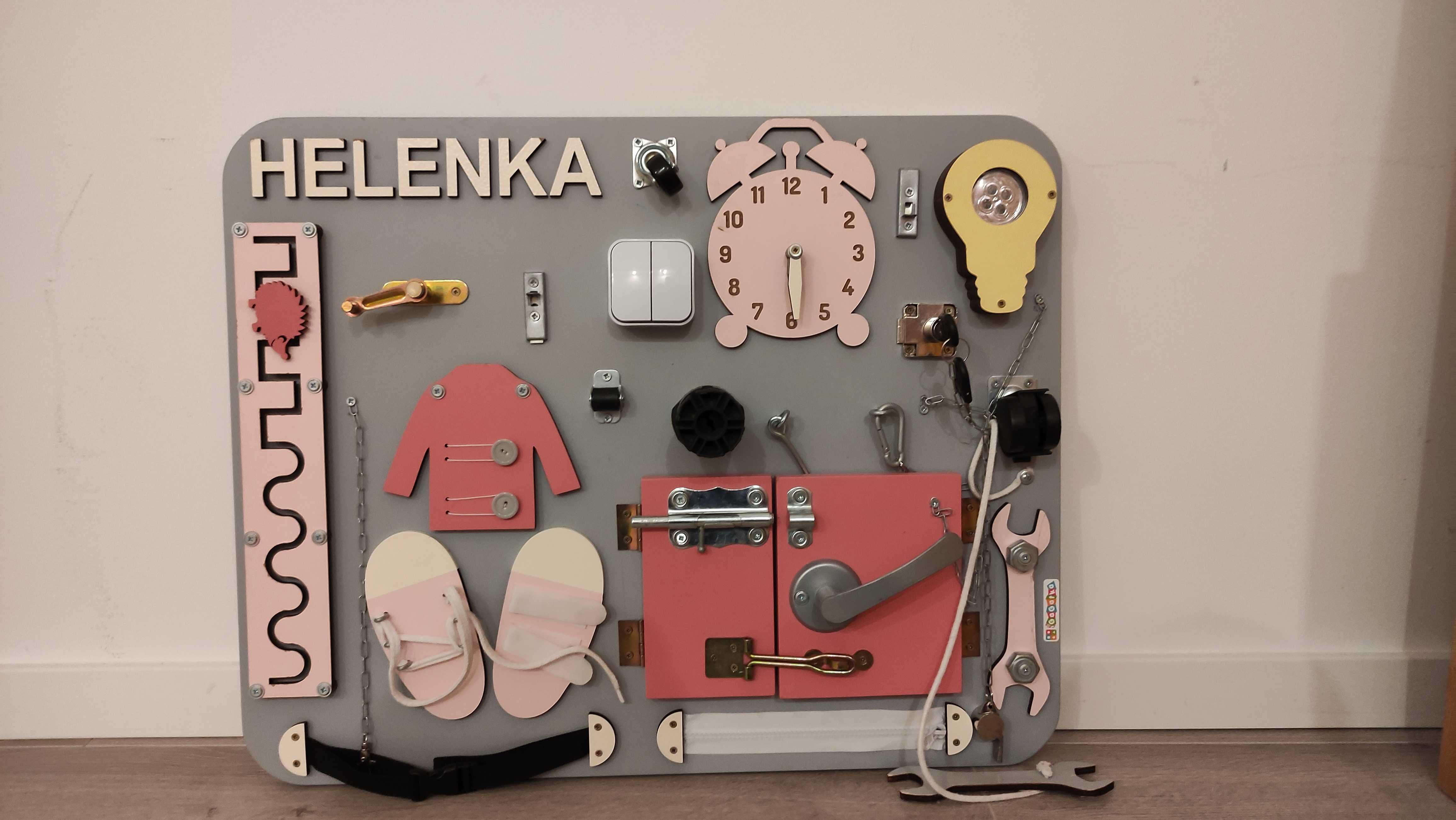 Tablica manipulacyjna sensoryczna XXL, personalizowana Helenka
