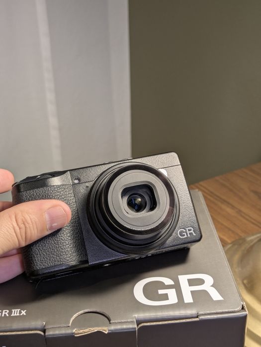 Câmara fotográfica Ricoh GR IIIx – 5500 disparos apenas