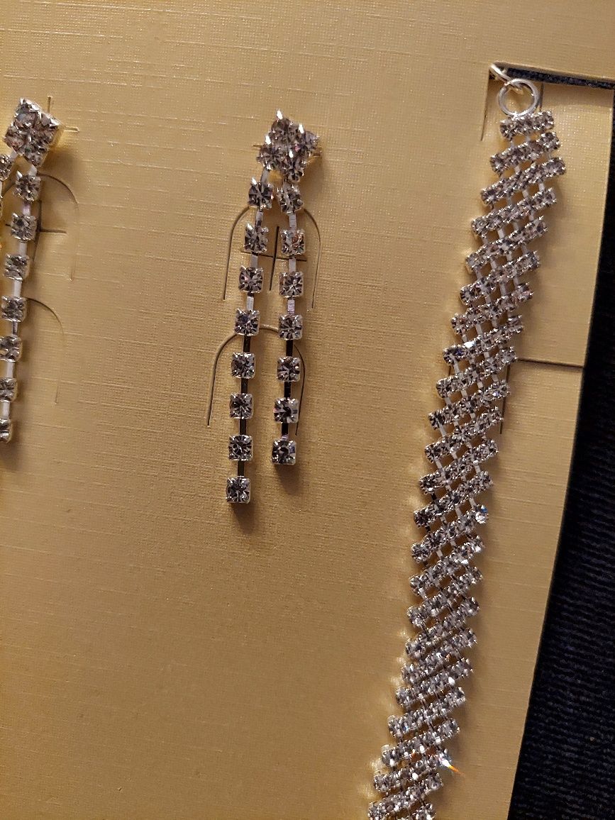 Elegancki delikatny zestaw biżuteri kolczyki I łańcuszek srebrny cyrko