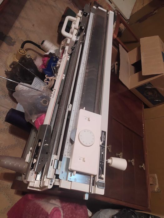 Электронная новая вязальная машина. Двухфонтурная Сильвер 840.