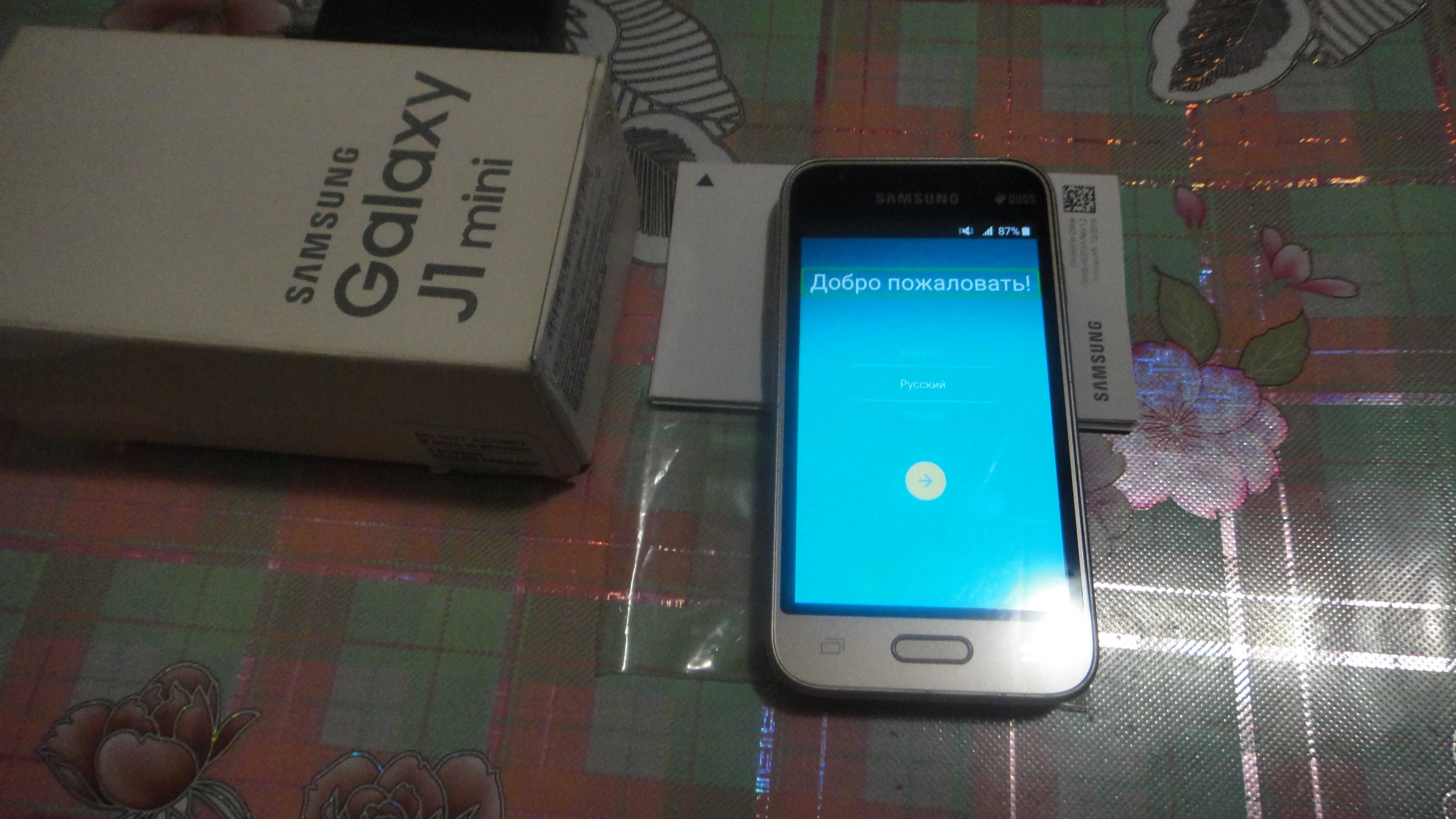 Samsung Galaxy J1 mini Gold Duos 2 симки. 2 аккумулятора