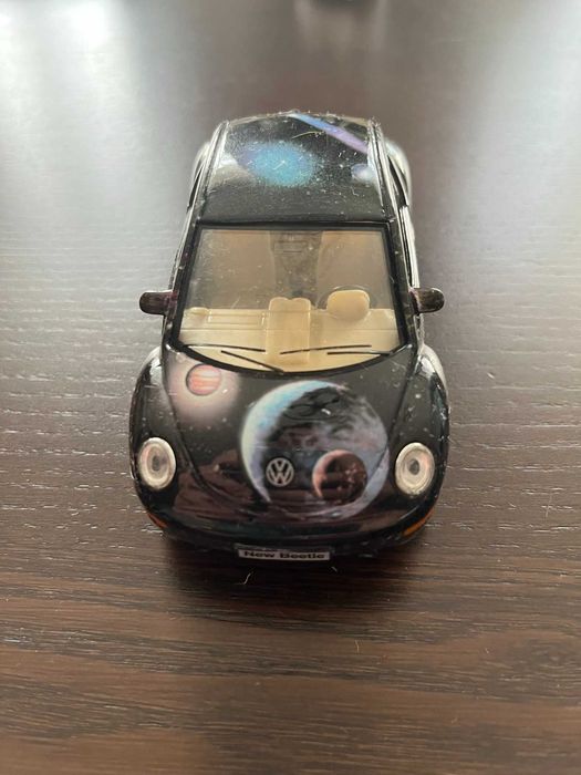 Kinsmart Figurka Model 1:32 Volkswagen New Beetle