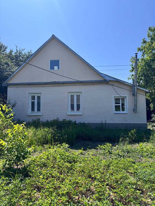 Продаж приватного будинку з мансардою і ділянкою на 6.5 сотки.