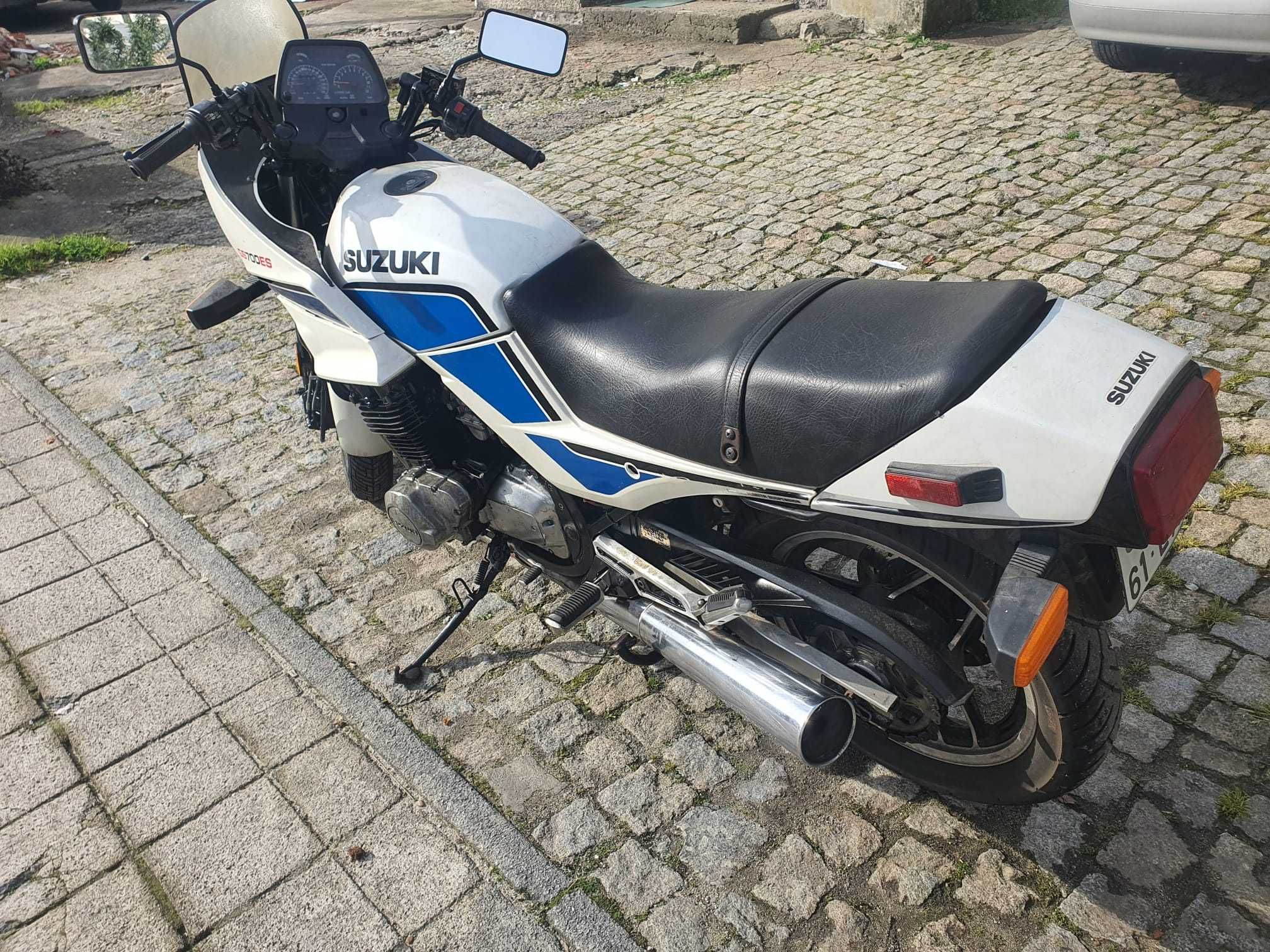 Suzuki GS 700 ES