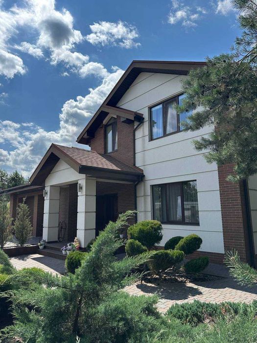 Сучасний будинок біля лісу в Обухівці