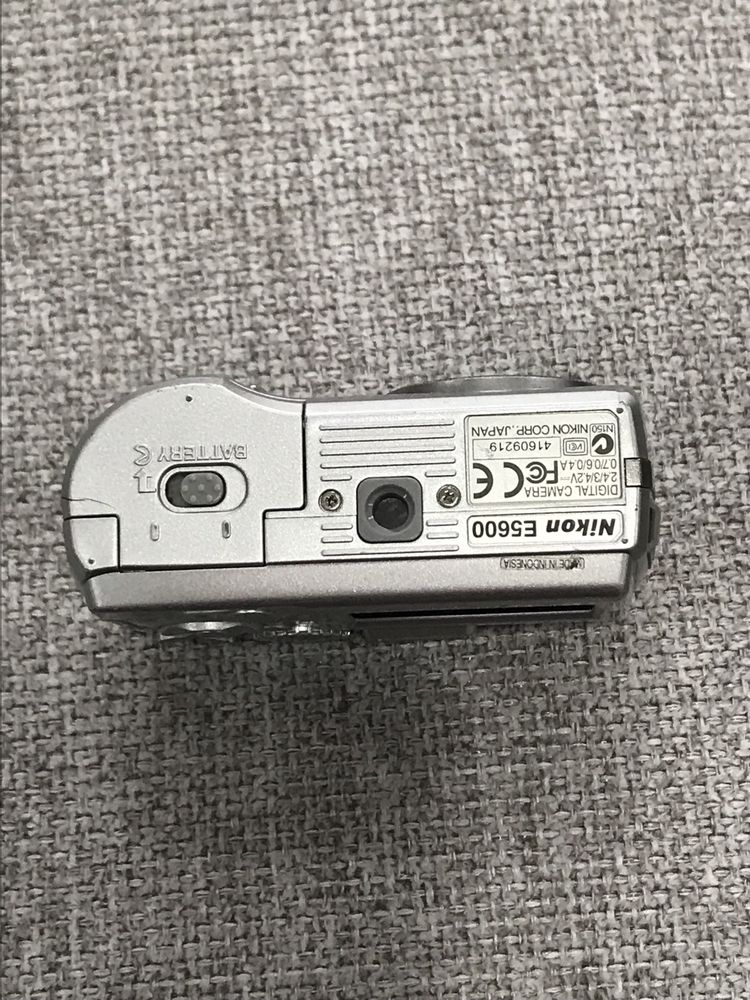 Nikon Coolpix 5600 Camera