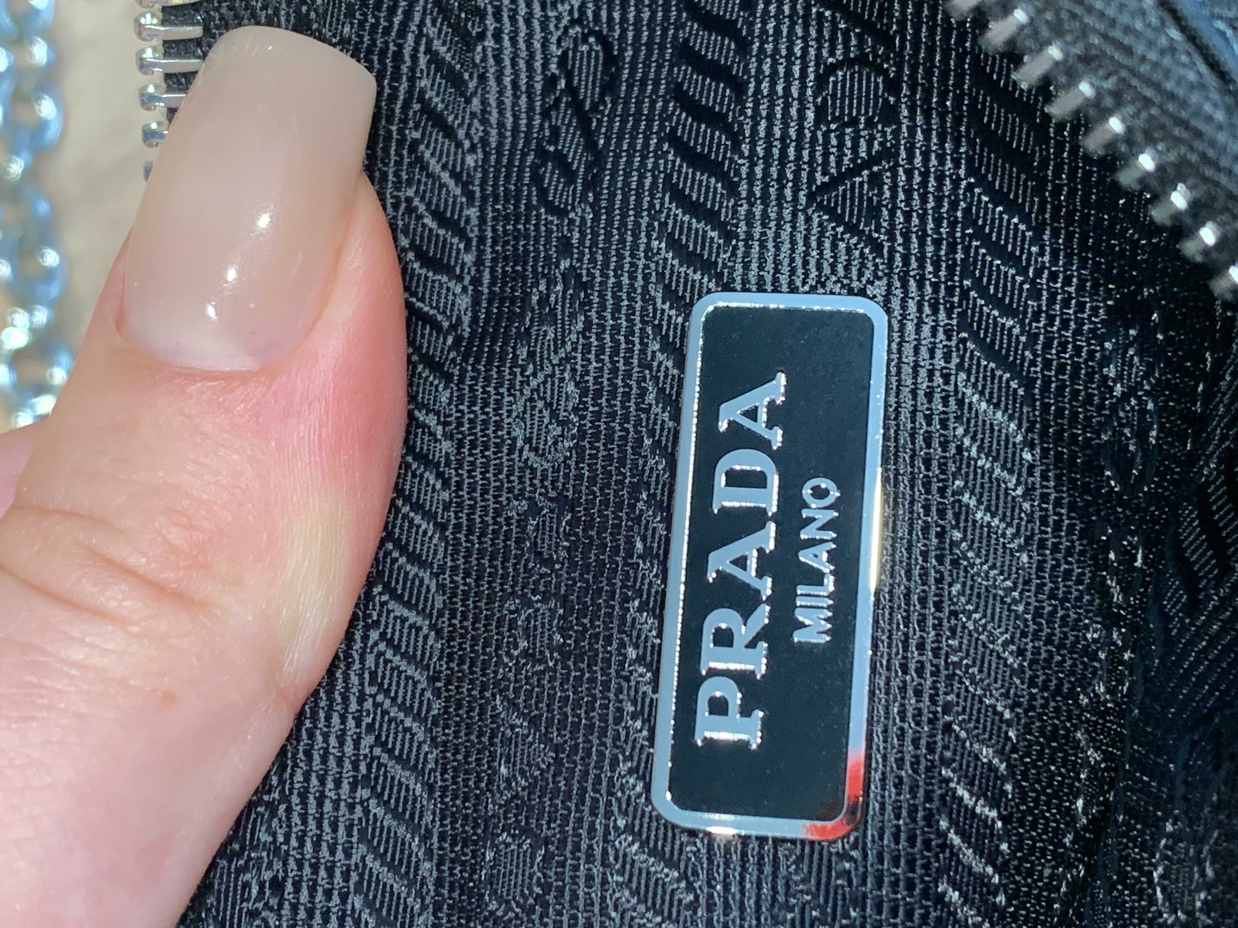 Сумочка Prada Nylon Bag Re-Edition вживана