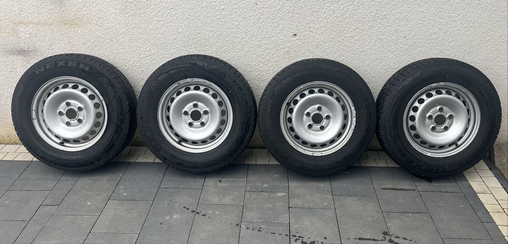 Продам шини з дисками 205/75 r 16 (5 120)