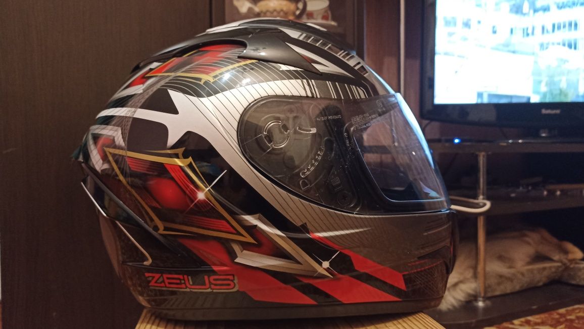 мотошолом ZEUS helmet