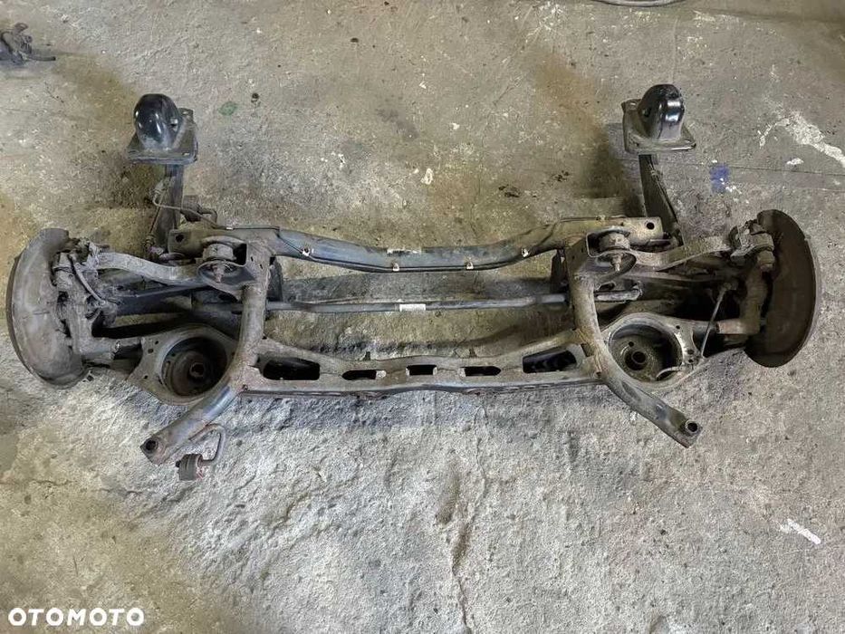 Audi A3 8P Volkswagen Golf 5 V Belka Zawieszenie Tylne Tył Sanki Wózek