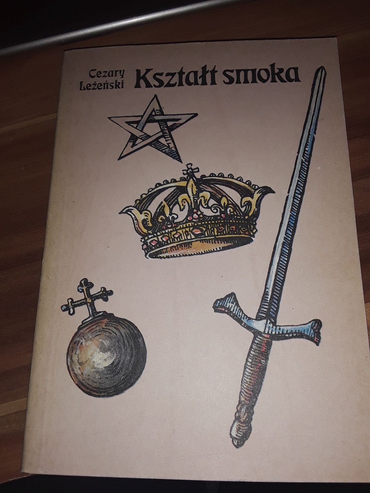 Kształt smoka Cezary leżeński