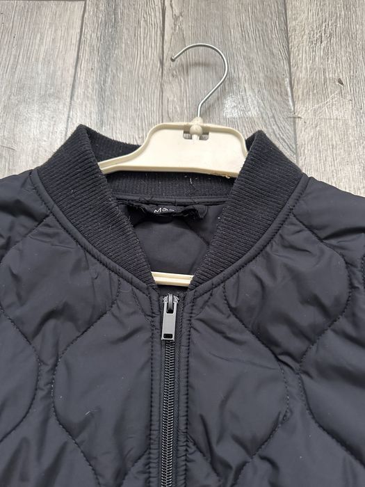 Демисезонная стеганая куртка чёрная женская