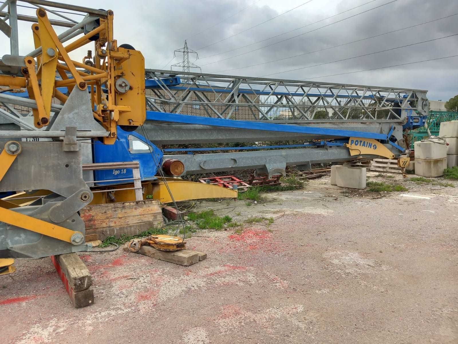 Grua automontante hidráulica