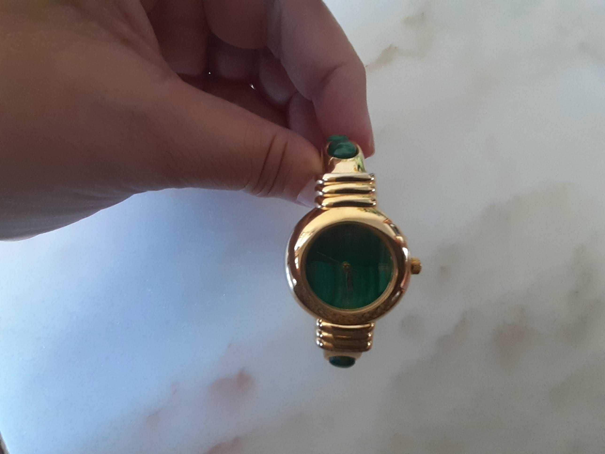 Relógio feminino, vintage,aço dourado+pedras semipreciosas,c/novo