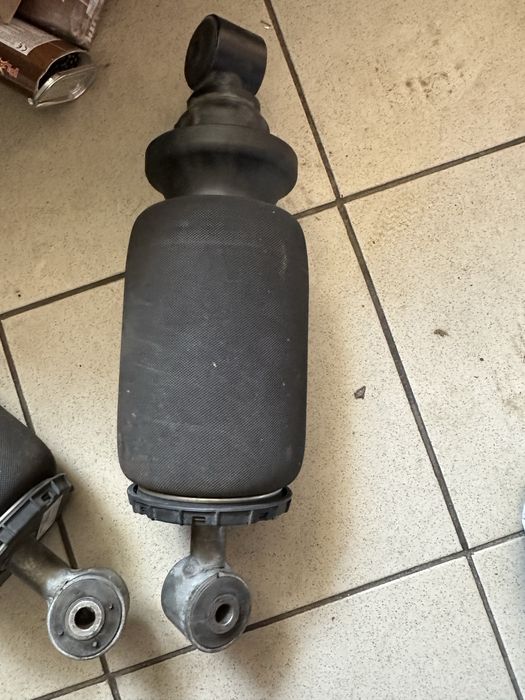 Амортизатор передньої кабіни MAN